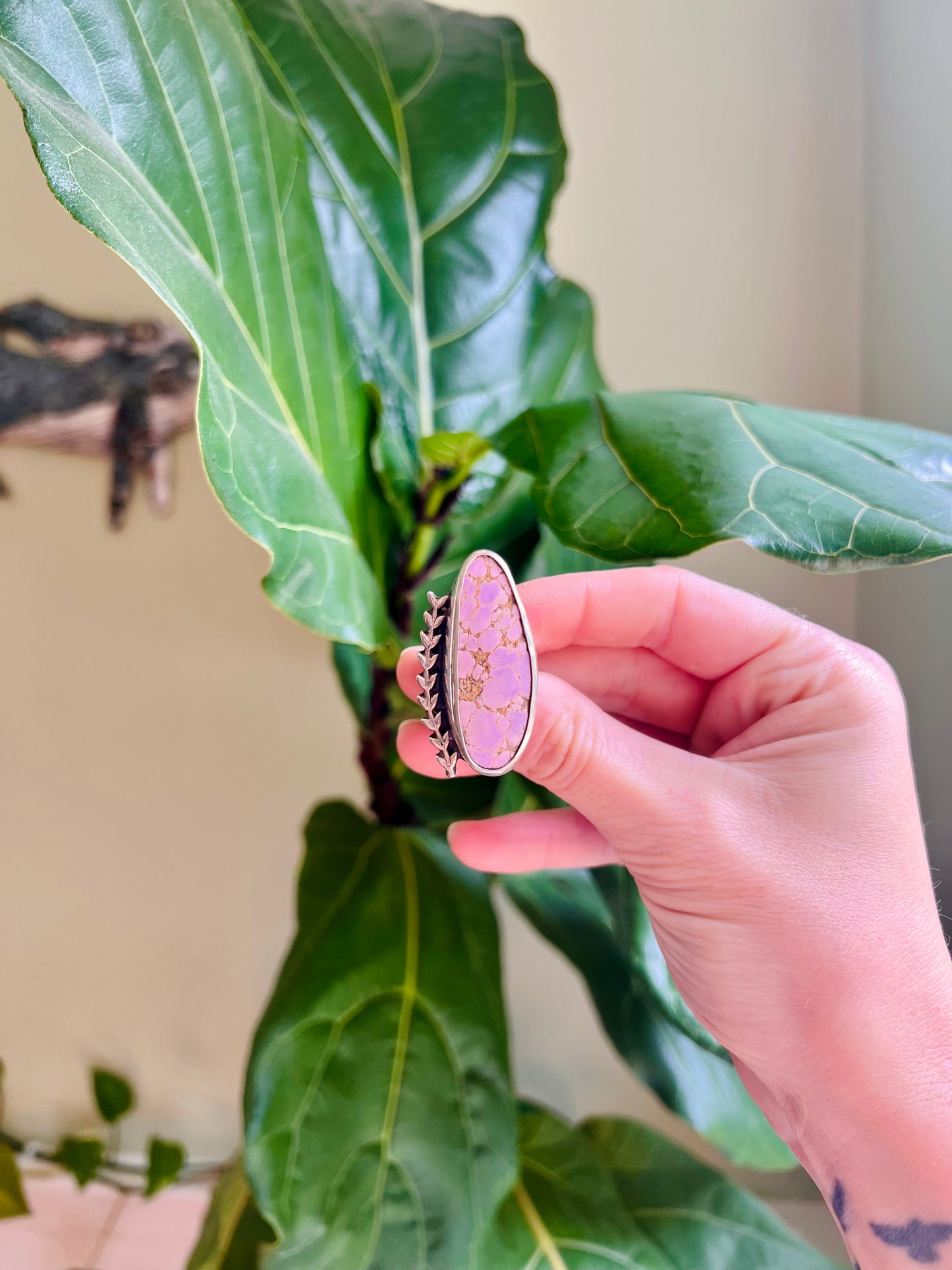 Phosphosiderite and Sterling Leaf Ring