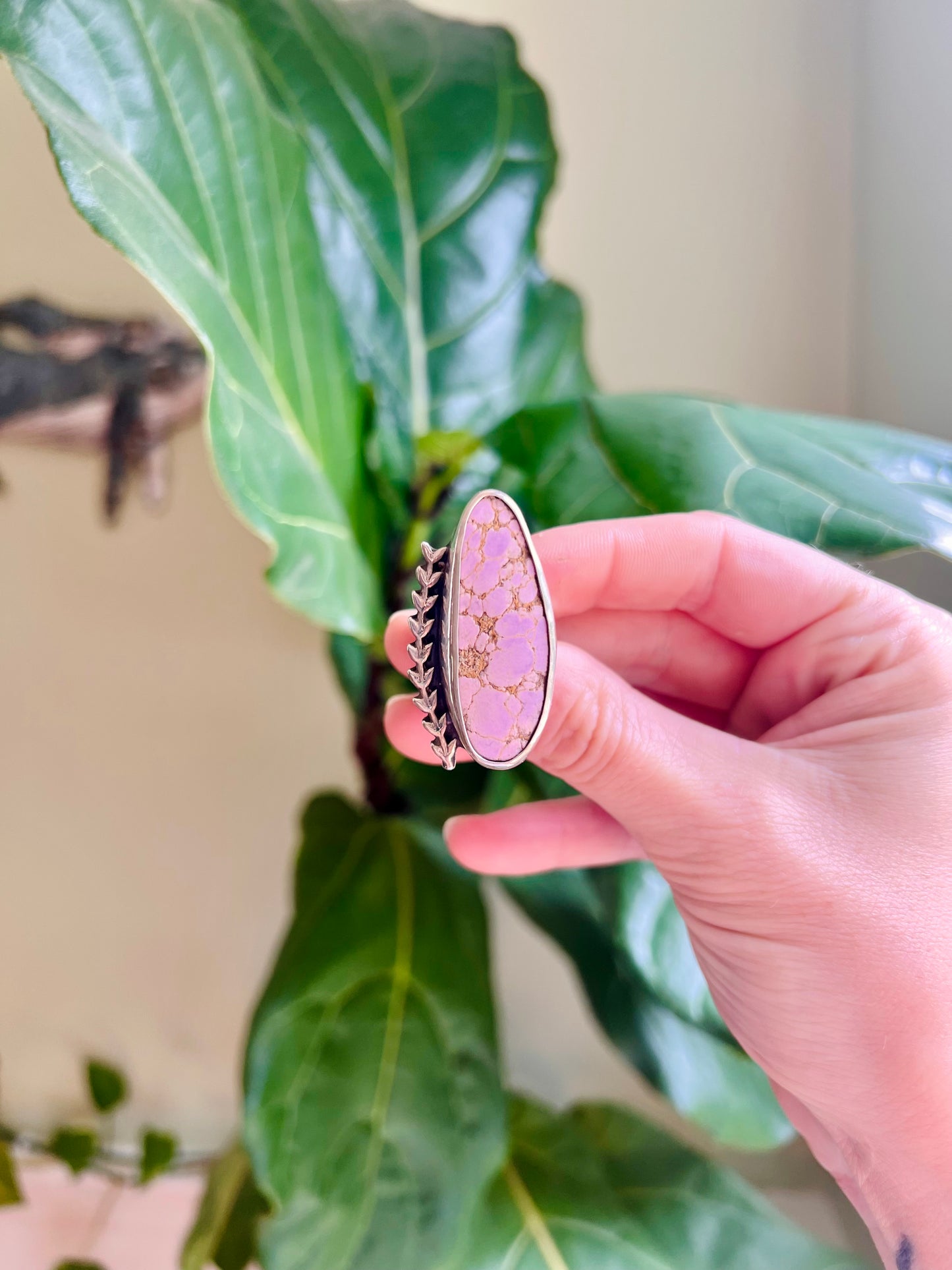 Phosphosiderite and Sterling Leaf Ring