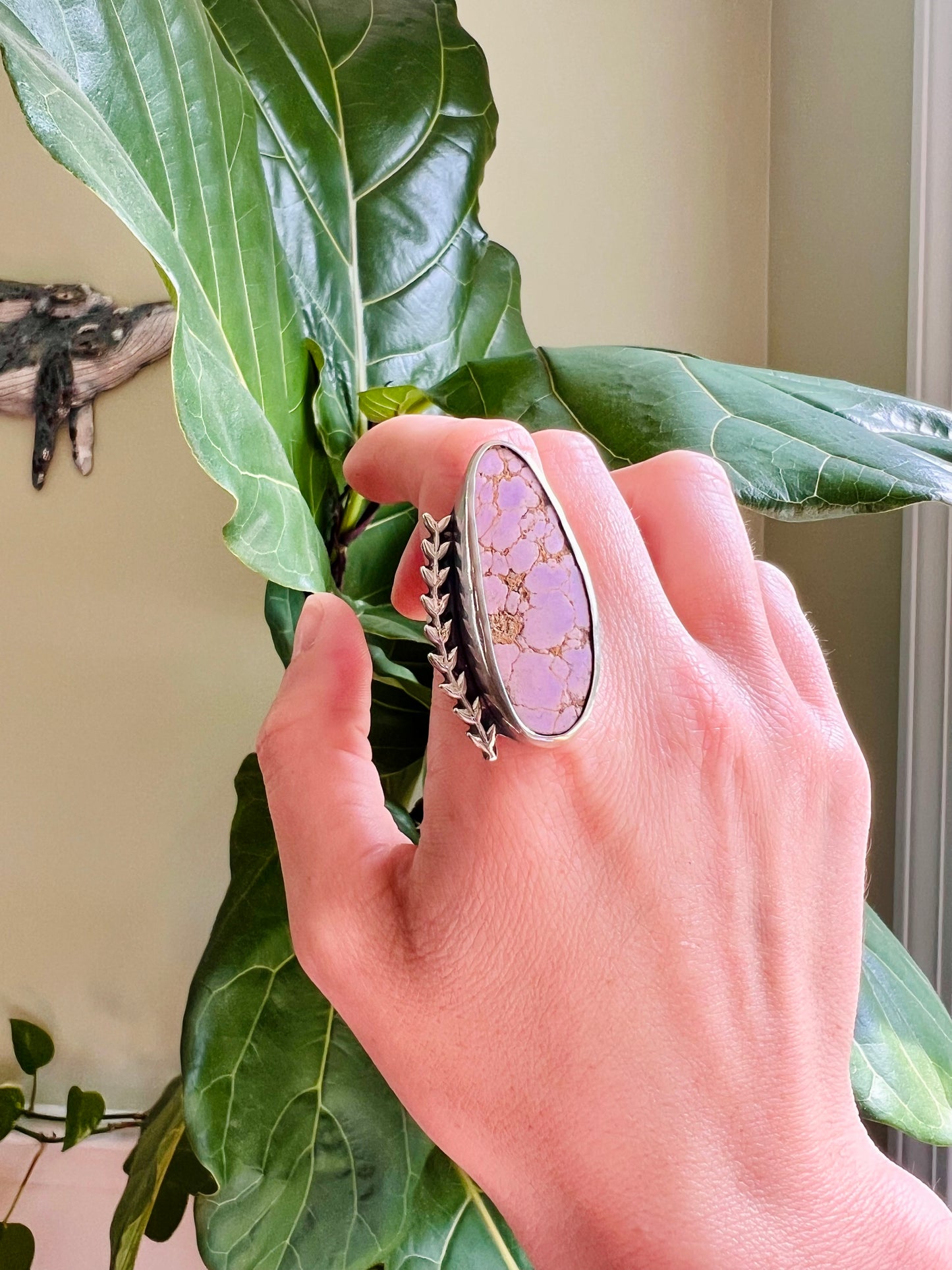 Phosphosiderite and Sterling Leaf Ring